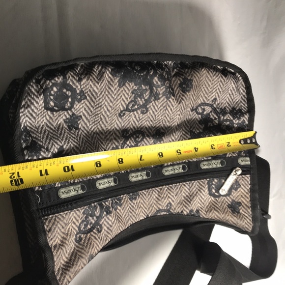 LeSportSac Brand Lace Print Lana Crossbody Convertible Purse Bag - Picture 7 of 9